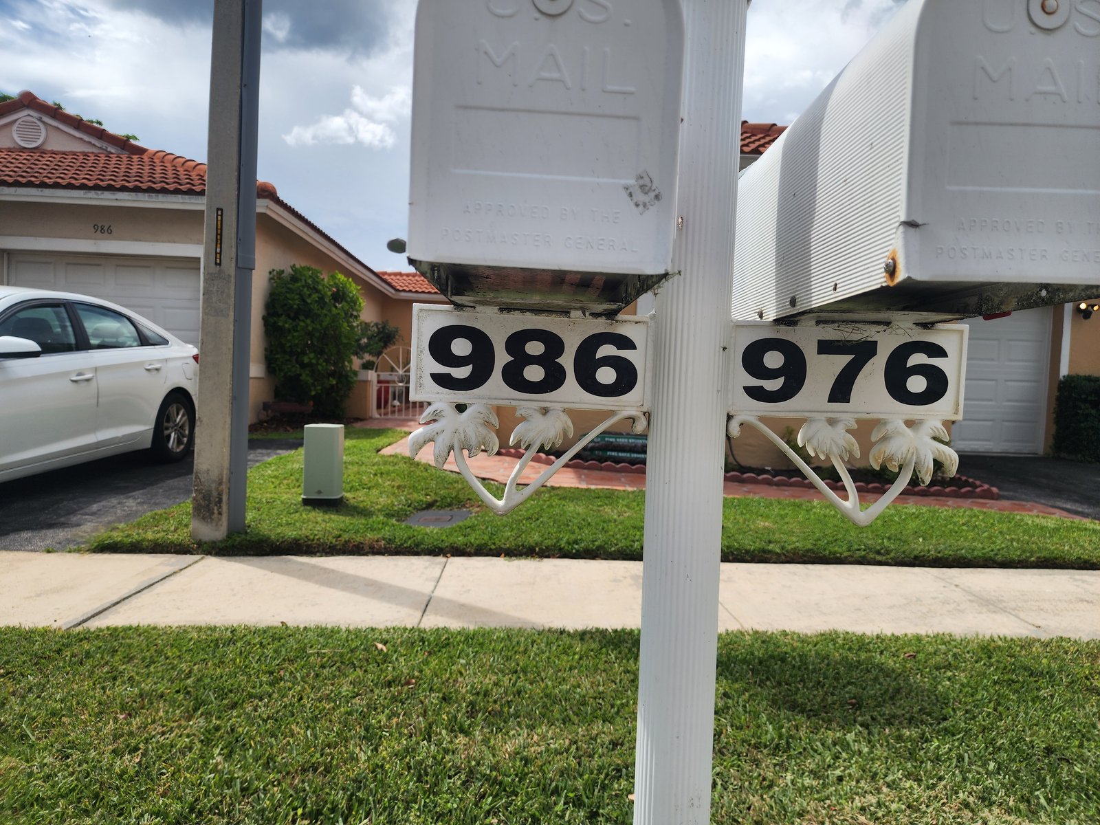 986 SW 180th Ter — The mailbox says 986