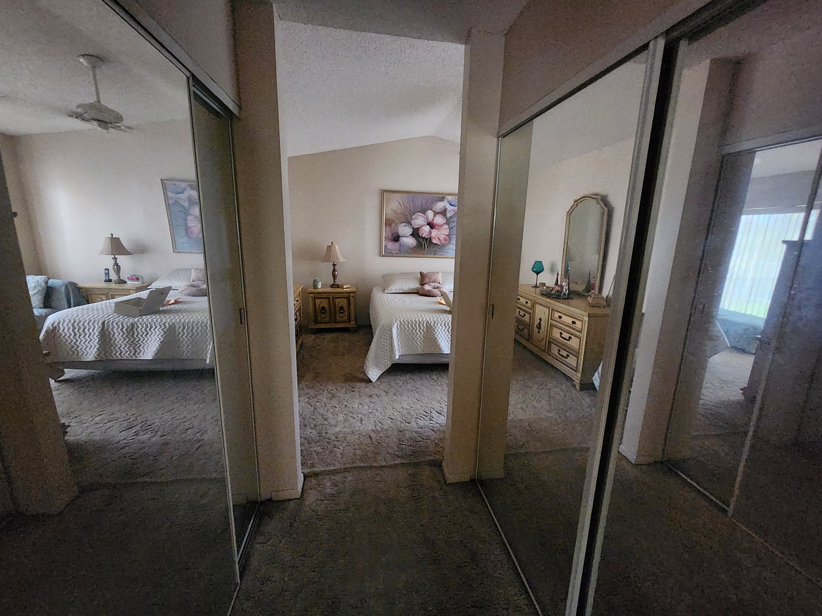 986 SW 180th Ter — Primary bedroom — mirrored closets