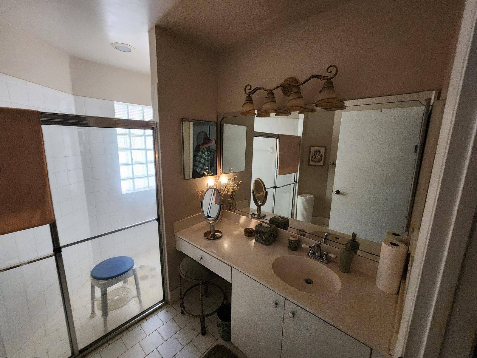 986 SW 180th Ter — Primary bath — long vanity and walk-in shower