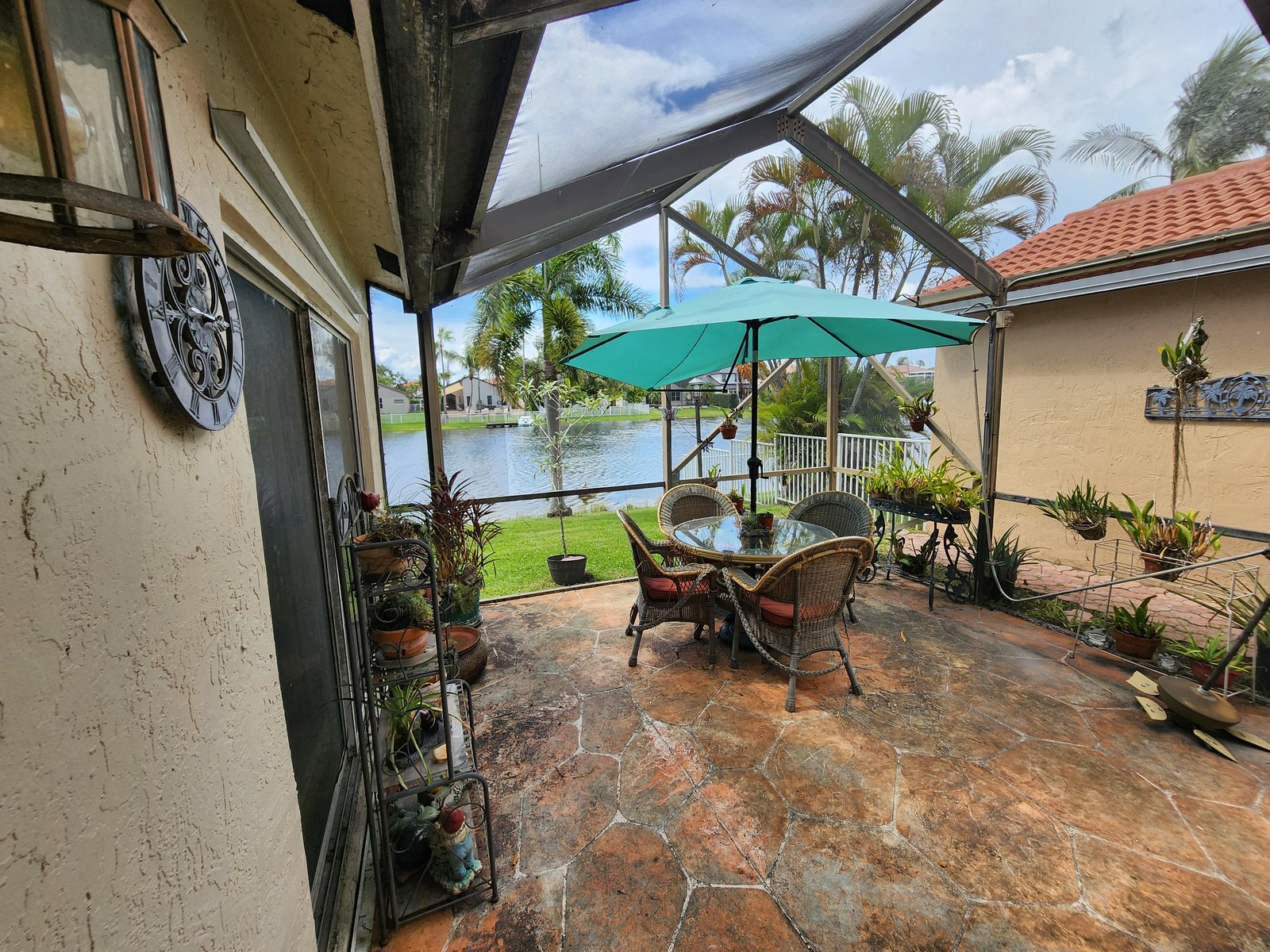 986 SW 180th Ter — Screened patio