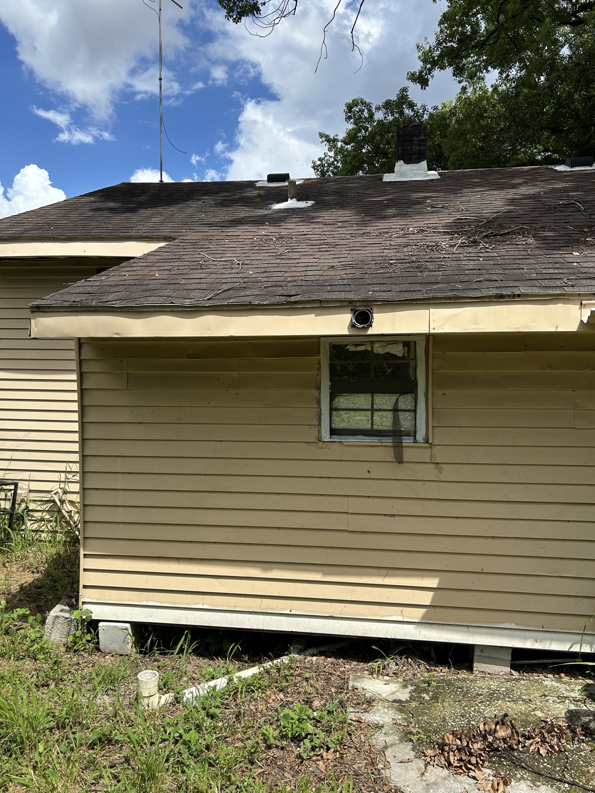 1500 43rd St — The house from the yard