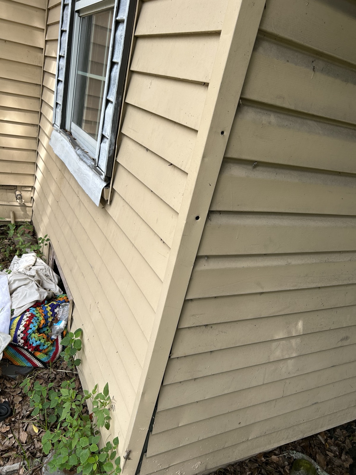 1500 43rd St — Siding and window