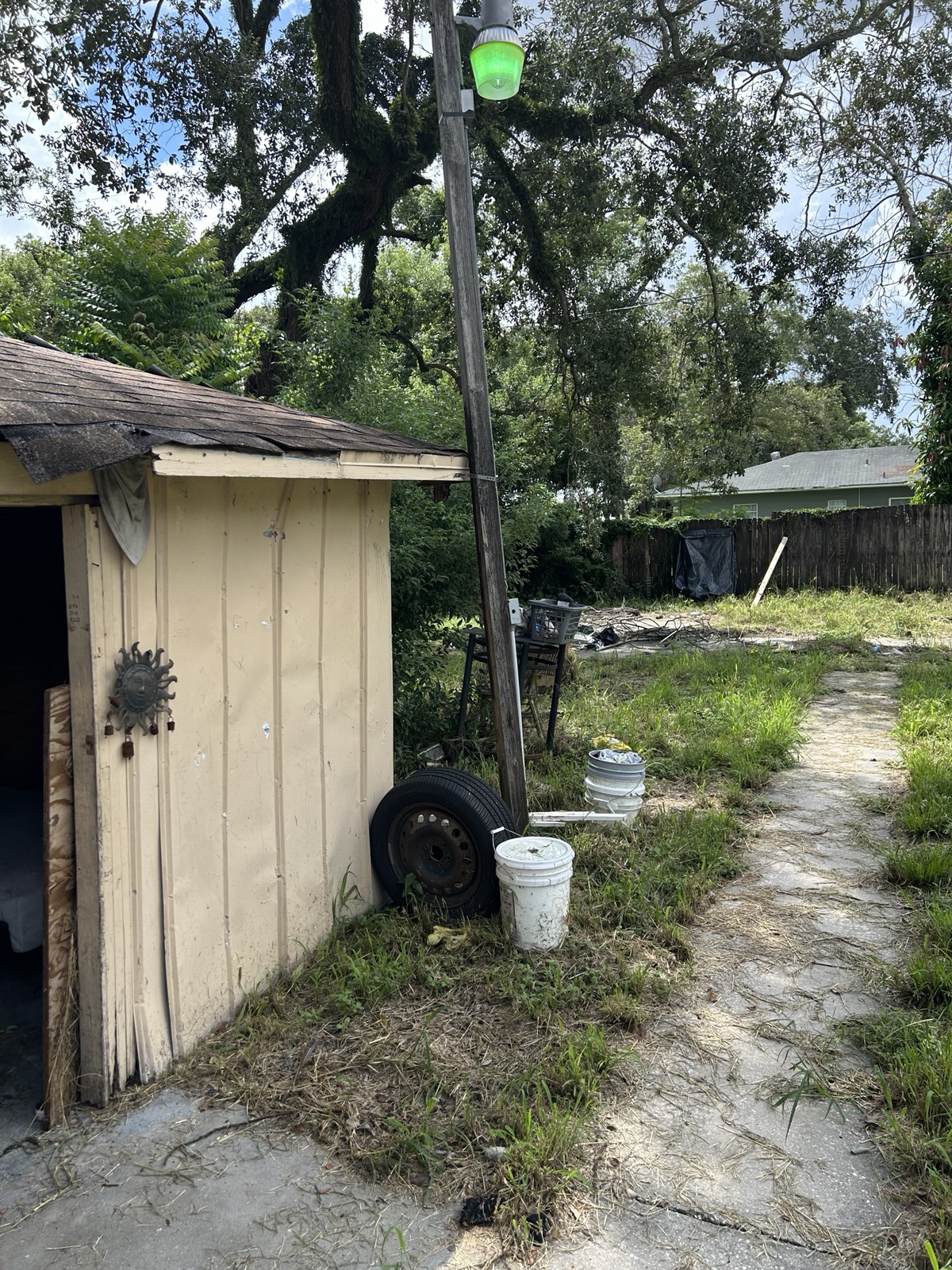 1500 43rd St — Side path