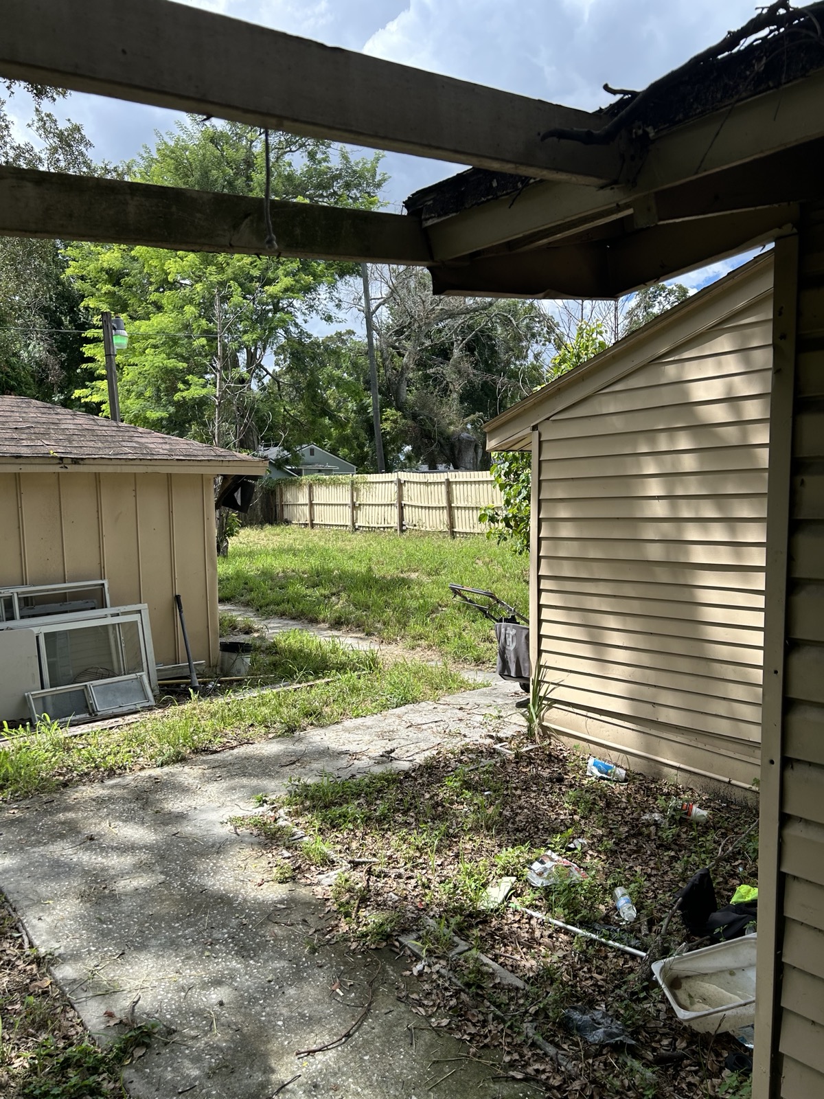 1500 43rd St — Walkway between the structures