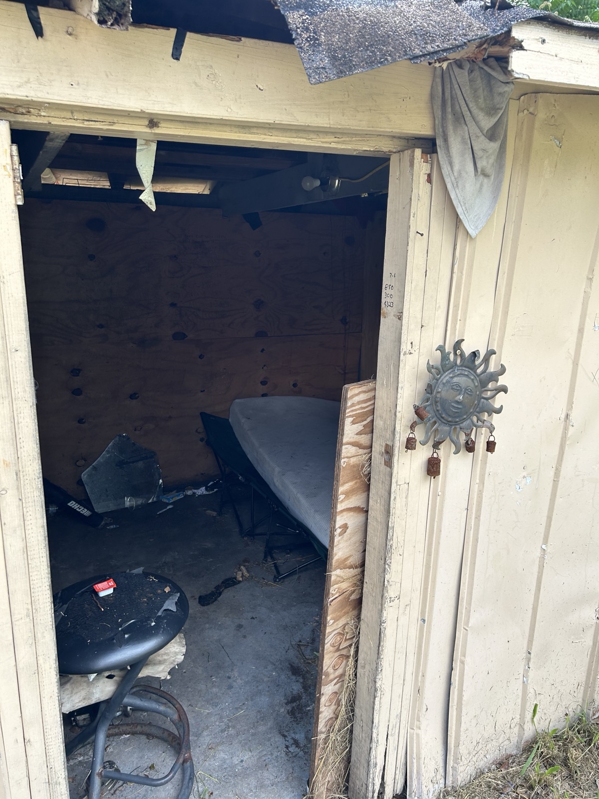 1500 43rd St — Inside the outbuilding
