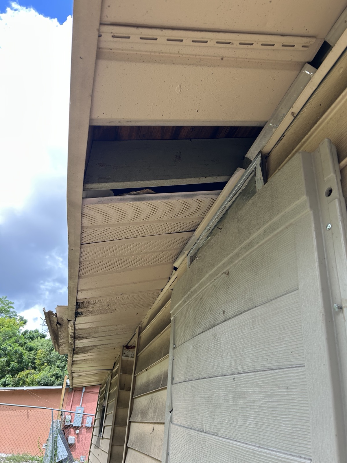 1500 43rd St — Soffit close-up