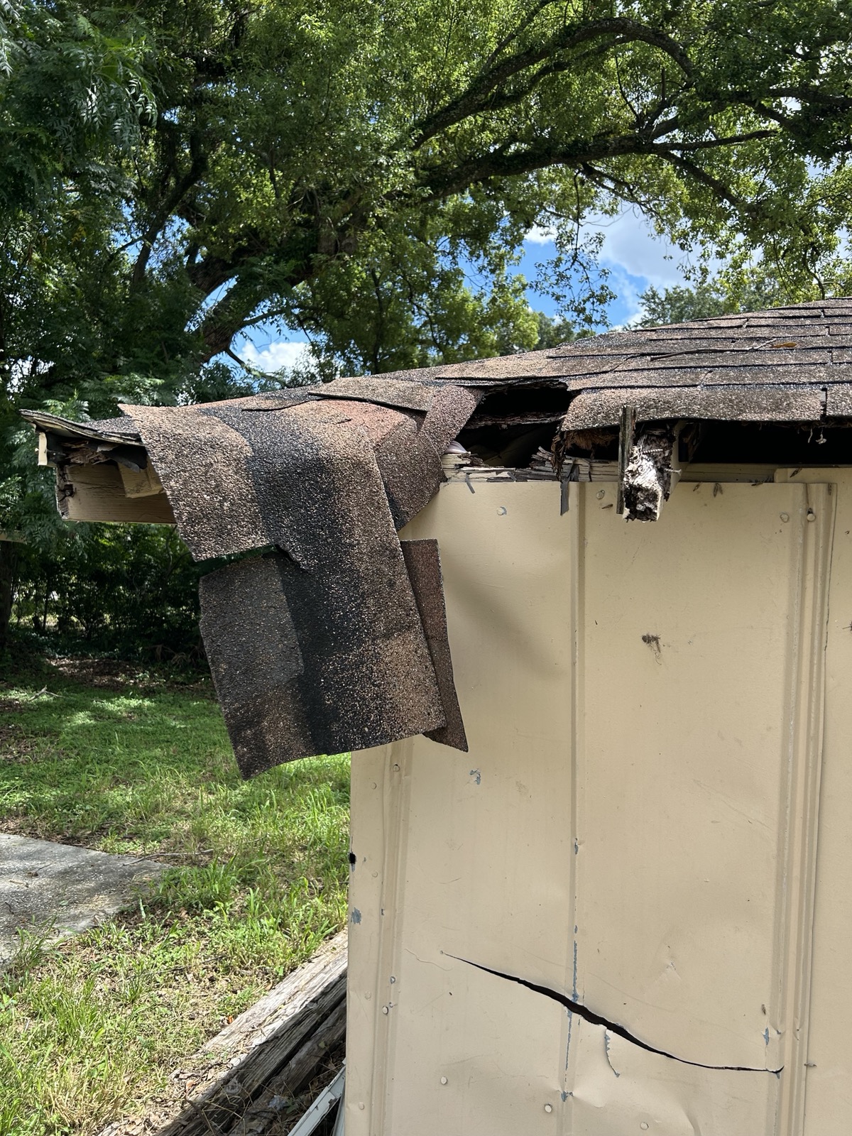 1500 43rd St — Roof edge shingles
