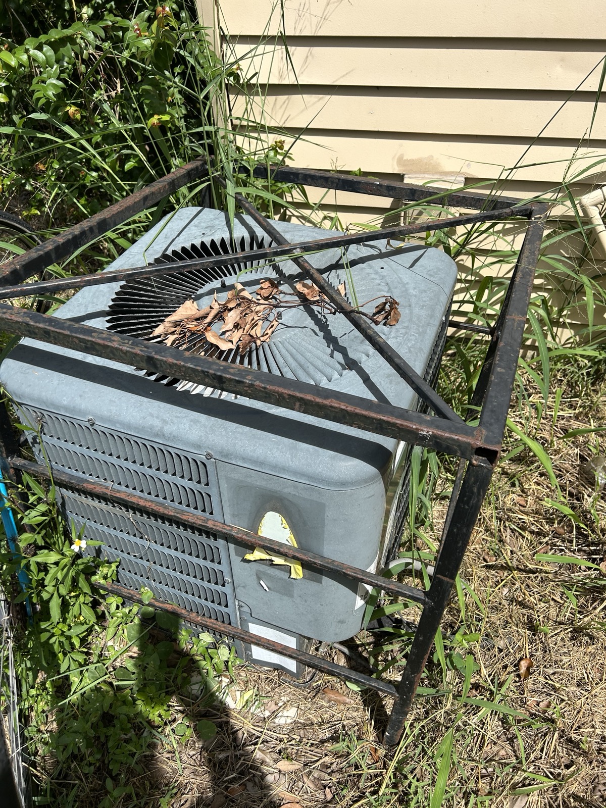 1500 43rd St — AC condenser