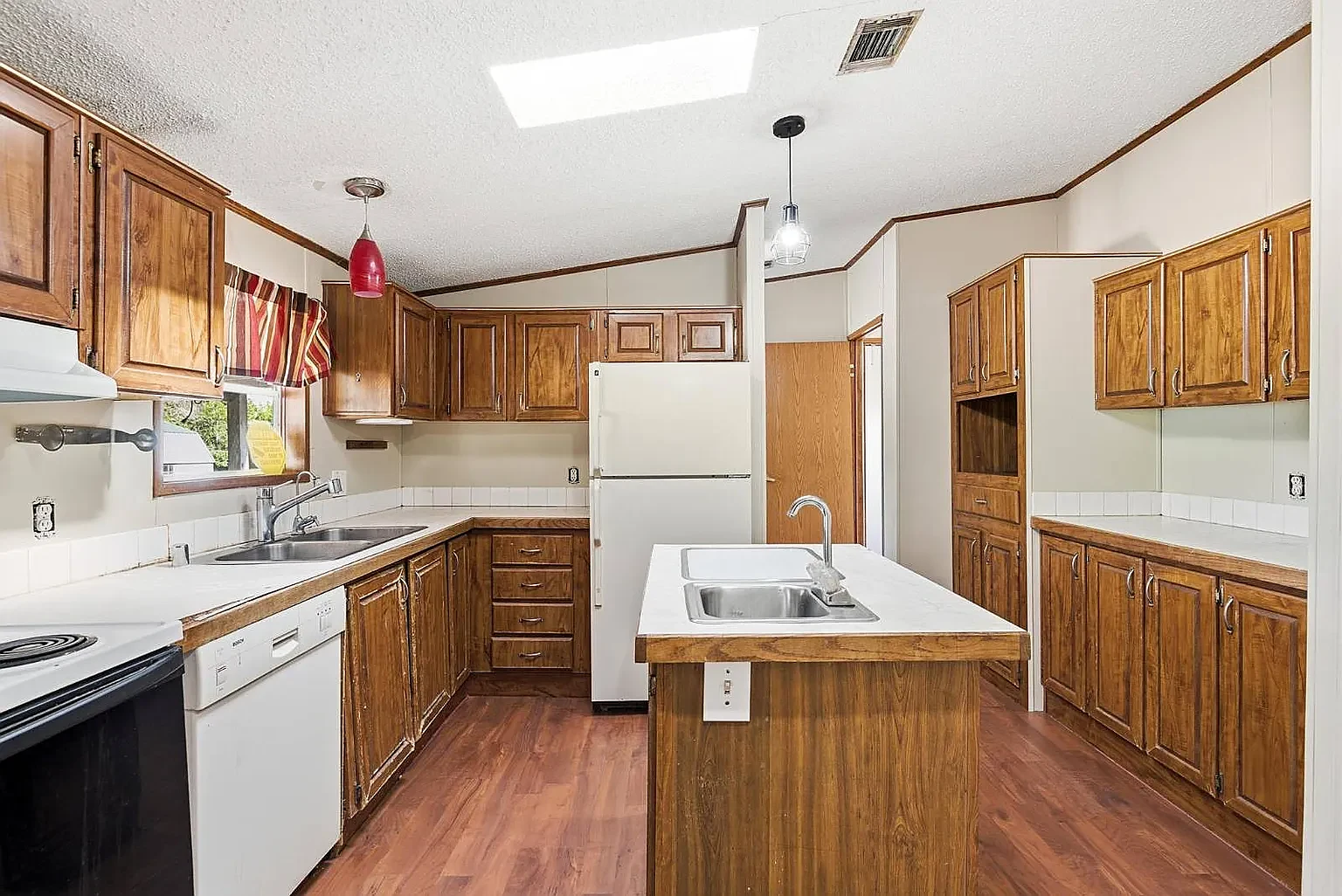 Kitchen — center island, skylight, full appliance package