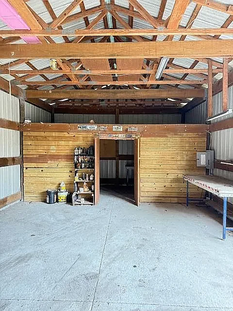 Hangar workbench end