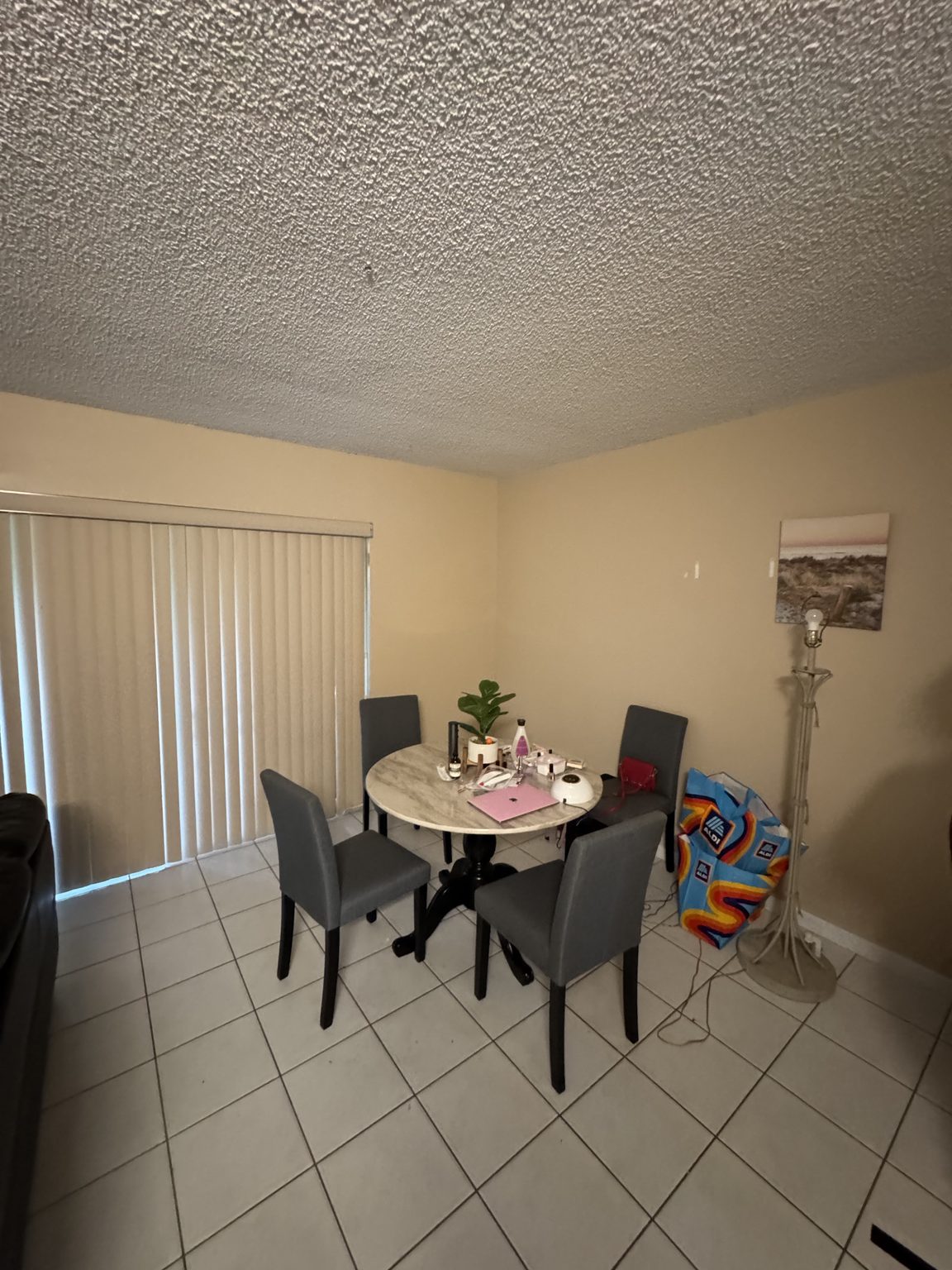 Dining area, sliders to the screened patio