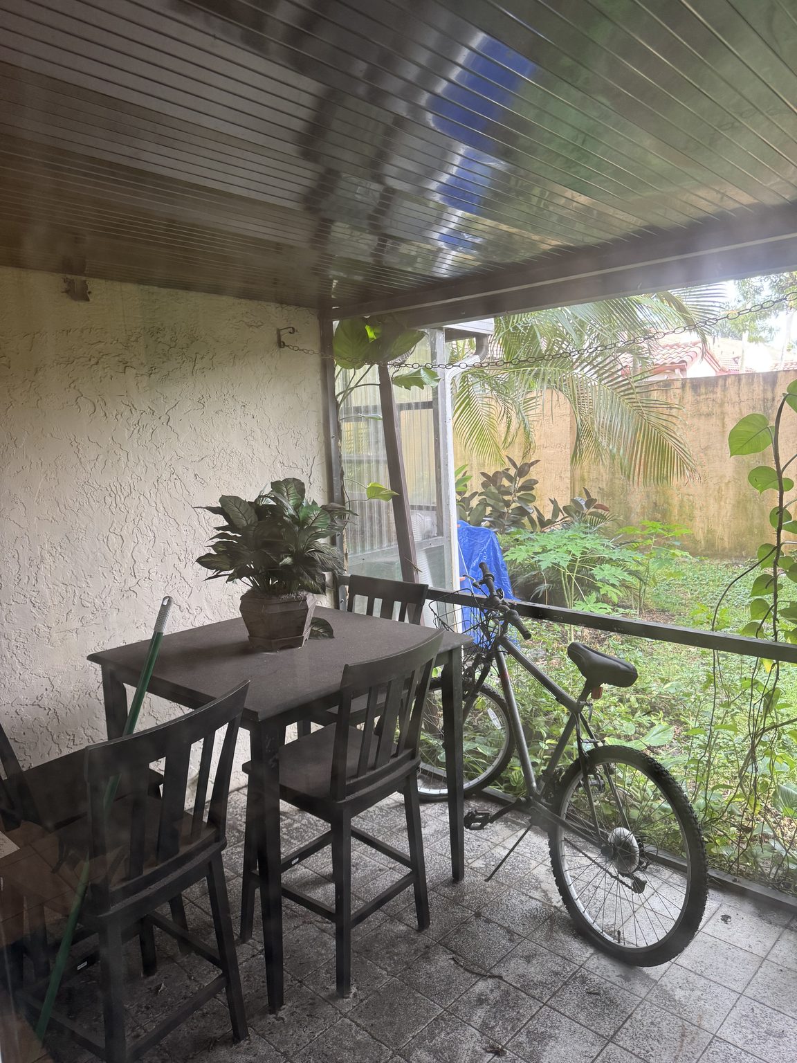 Screened patio off the dining area
